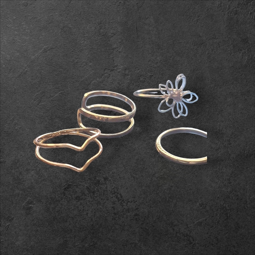 Elegant Gold and Silver Ring Set - Picture 4 of 7